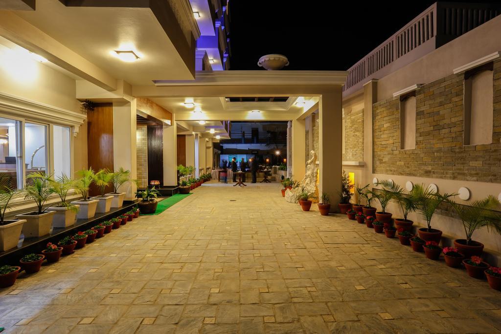 Da Yatra Courtyard Hotel Pokhara Exterior foto